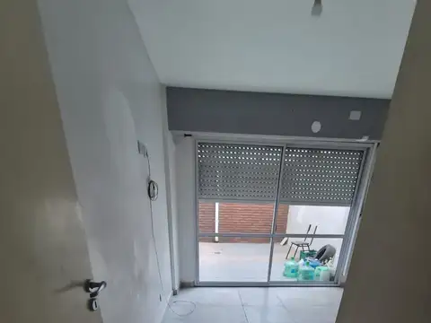 ALQUILER DEPARTAMENTO DE 2 AMBIENTES CON AMPLIO PATIO SOBRE AV. SAN JUAN AL 2700 – CABA