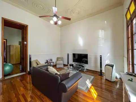 VENTA - Casa de 5 dormitorios con patio y terraza - Republica de la sexta, Rosario.