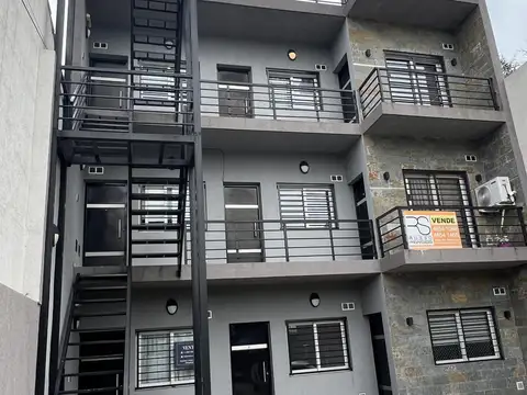 Departamento 2 Ambientes con Patio y Cochera en Venta - Ramos Mejia