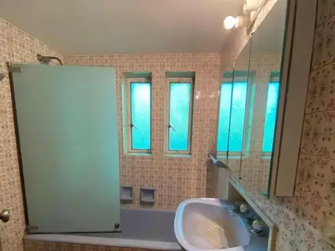 Casa 5 ambientes con 1 baño