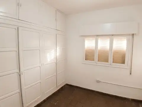 Venta de Casa con Salon Comercial, Capital.