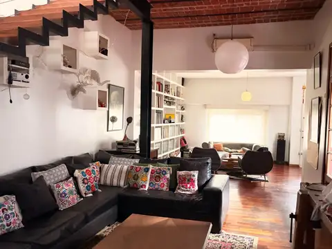 VENTA CASA 5 amb. c/dep, playroom, terraza, studio