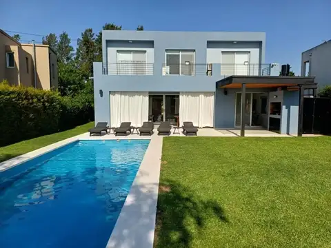 Casa 5 ambientes con 5 baños