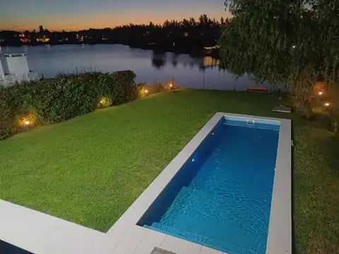 Casa en Alquiler con 5 cocheras