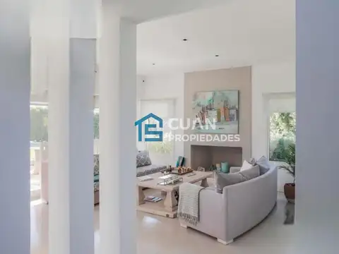 Casa 4 ambientes con 5 baños