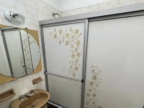 Venta Casa lote propio 8.66x30.49 2 dormitorios y fondo libre APTO CRÉDITO - Villa Lugano