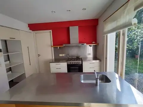Casa en Alquiler con 2 cocheras