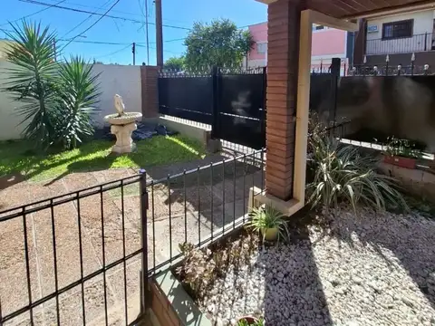 Casa 6 ambientes con 2 baños