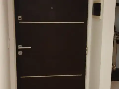 EXCELENTE DEPARTAMENTO DE UN AMBIENTE CON BALCON MUY LUMINOSO Y AIREADO A/ACOND.MUY BUEN ESTADO