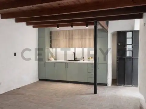 Venta PH al frente con entrada independiente - Luminoso – Gran potencial para reciclar
