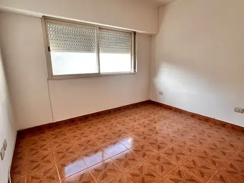Venta Ph 2 Ambientes En Monte Castro 1° piso x escalera