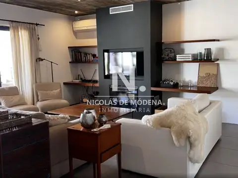 Casa 5 ambientes con 3 baños