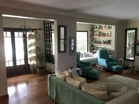 Casa 5 ambientes con 3 baños