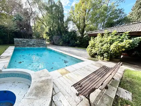 Casa en Venta con 5 cocheras