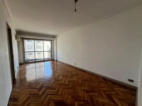 Alquiler Departamento Luminoso 3 Ambientes con Balcon, Monserrat CABA