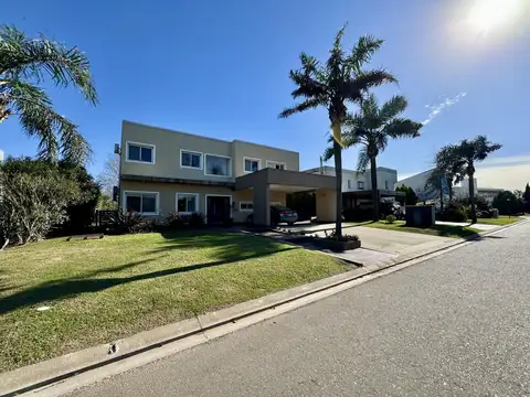 Venta Casa en Cadaqués Funes Hills