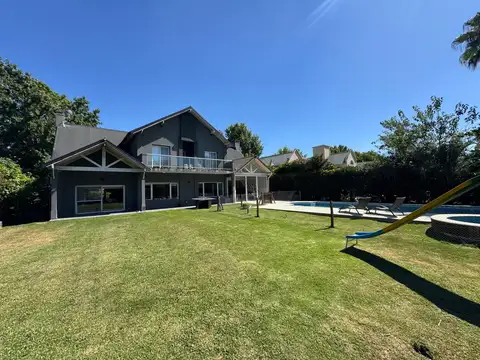 Casa en Venta en Campos De Álvarez, USD 460.000