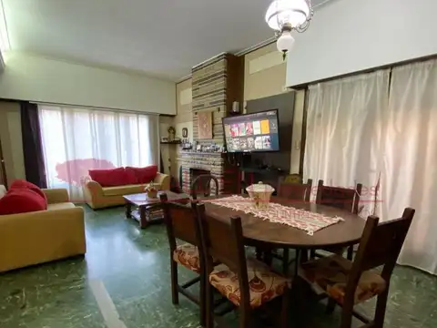 Casa en Venta con 6 cocheras