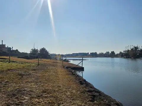 Excelente terreno a la laguna con escritura Área 9