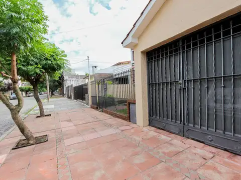 Venta de Casa 5 Ambientes con piscina en Haedo Sur