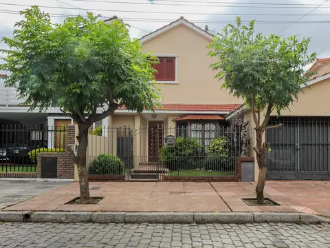 Venta de Casa 5 Ambientes con piscina en Haedo Sur