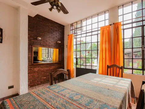 Casa 5 ambientes con 2 baños