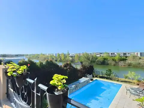 Avenida de los Lagos 100
