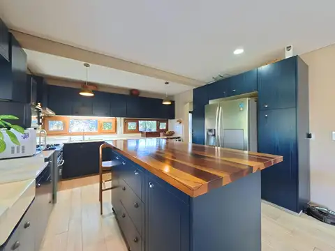 Casa 6 ambientes con 2 baños