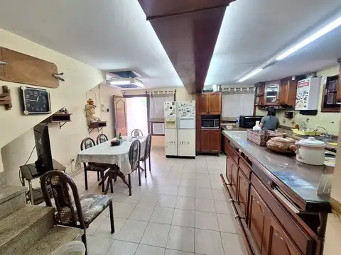 Casa 6 ambientes con 4 baños