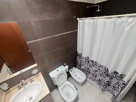 Casa 2 ambientes con 2 baños