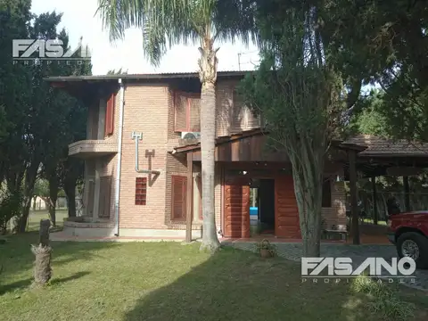 Casa 4 ambientes con 2 baños