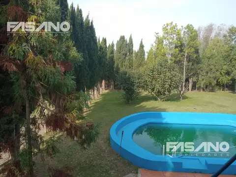 Casa de 2 Plantas con Jacuzzi y Amplio Terreno – Ideal Vivienda o Inversión en Otamendi.