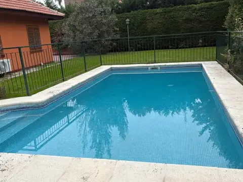 CHALET EN VENTA EN EL BOSQUE C.C.