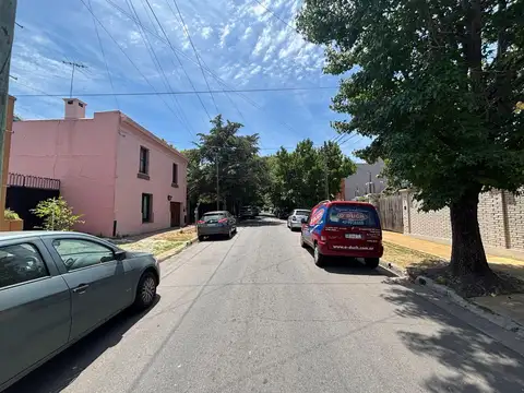 Casa 6 ambientes con 2 baños