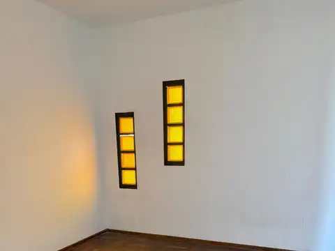 CASA EN VENTA EN JAUREGUI SOBRE CALLE SARMIENTO AL 200