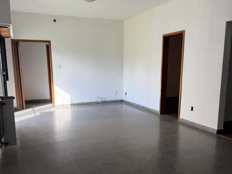 CASA EN VENTA EN JAUREGUI SOBRE CALLE SARMIENTO