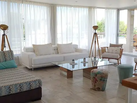 Casa 5 ambientes con 5 baños