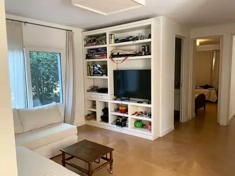Casa en Alquiler con 2 cocheras