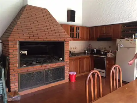 Casa 5 ambientes con 1 baño
