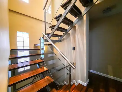 Casa 5 ambientes con 3 baños