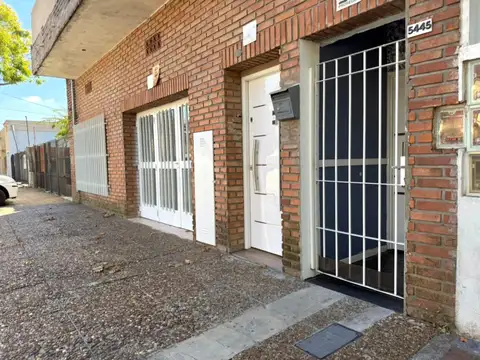 PH 3 AMBIENTES AL FRENTE CON COCHERA - RECICLADO A NUEVO