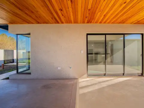 Casa 5 ambientes con 1 baño