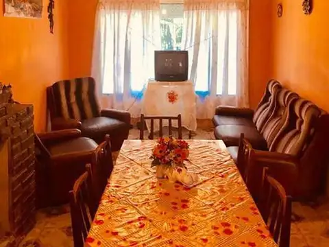Casa 3 ambientes con 2 baños