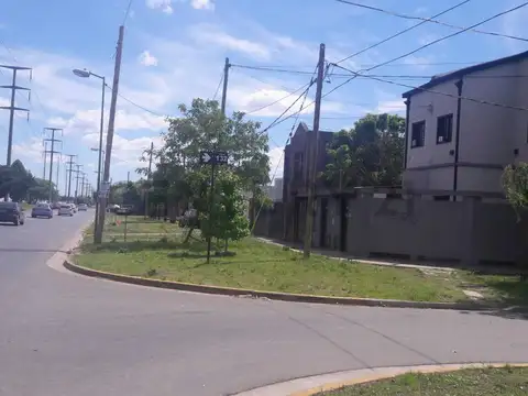 52 esq. 132 900, Piso 0