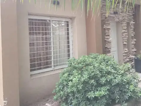 Casa 5 ambientes con 1 baño