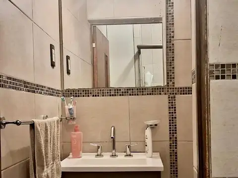 Casa 7 ambientes con 2 baños