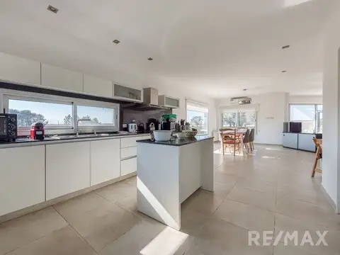 Casa 5 ambientes con 3 baños