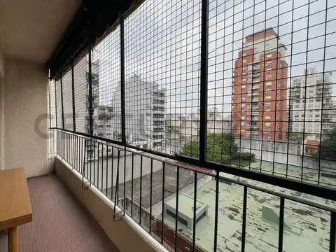 Venta de departamento 2 ambientes con balcón. Vista abierta. Flores Norte