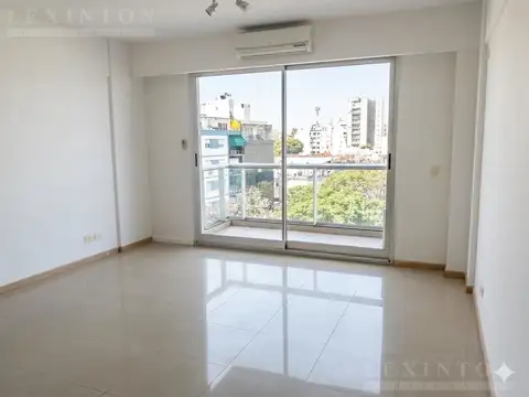 Monoambiente Luminoso en Piso Alto con Balcón y Vista Abierta en Colegiales