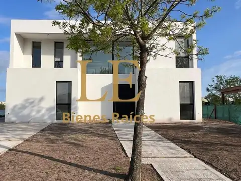 Casa 7 ambientes con 4 baños